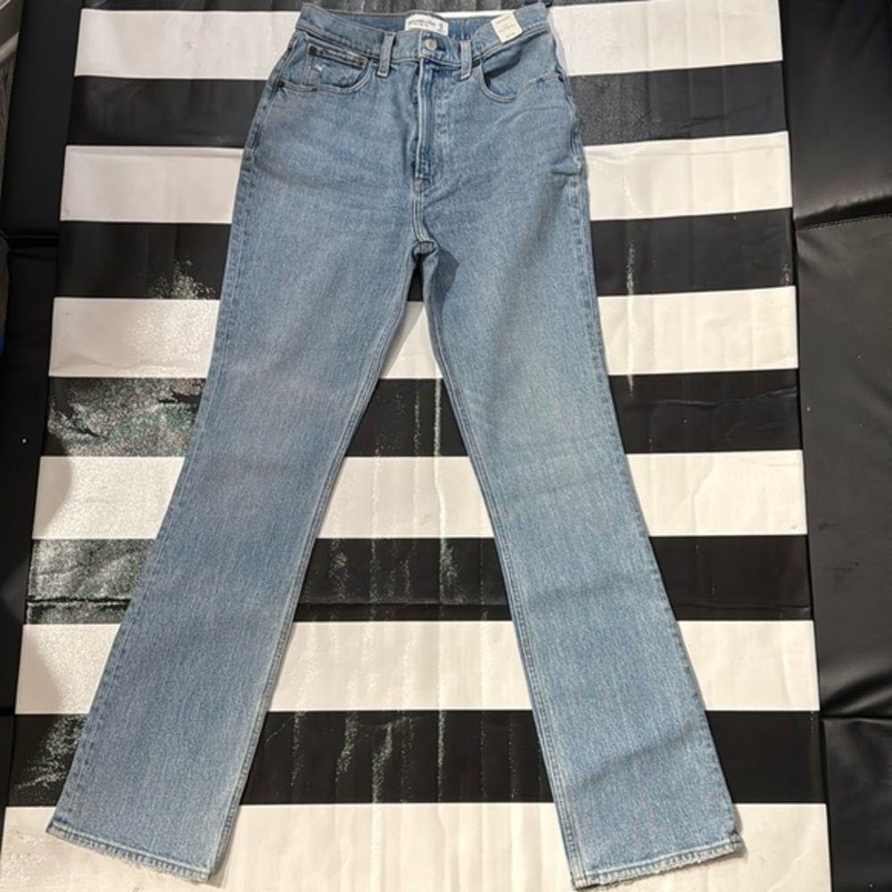 ABERCROMBIE AND FITCH HIGH RISE JEAN